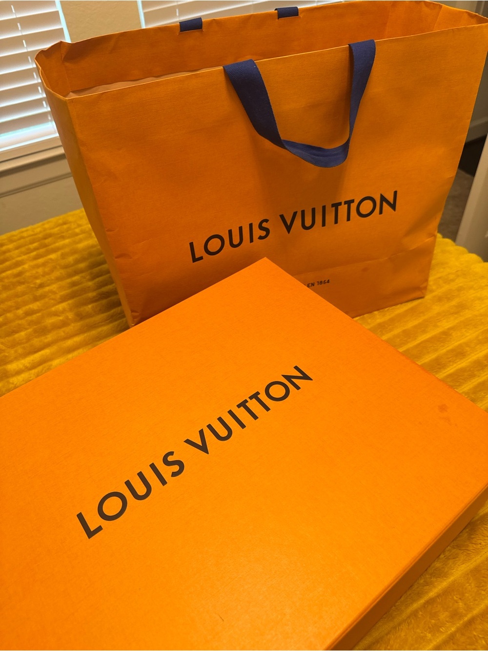 Louis Vuitton Wild At Heart OnTheGo GM Beige - Like New Full Set) - Picture 9 of 10